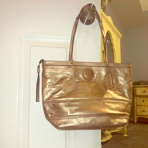 AUTHENTIC Gol͏d coach purse